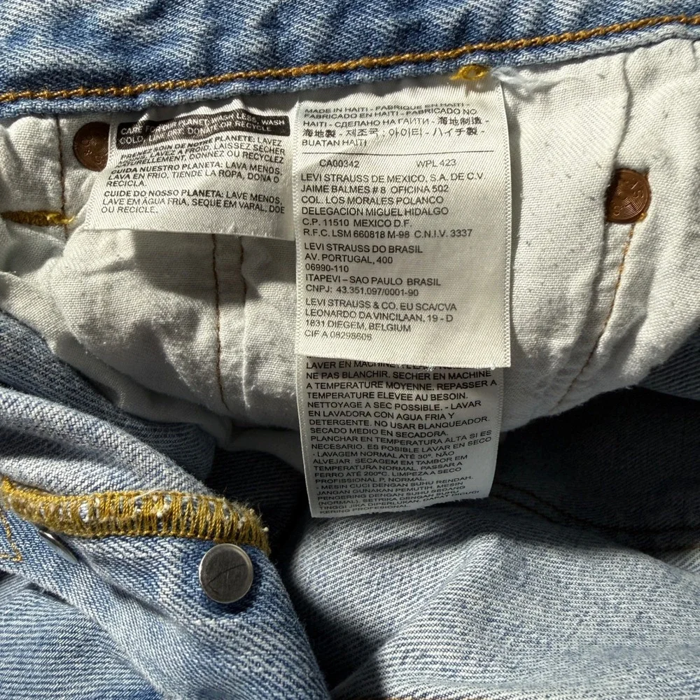 Vintage Levis 501‎ Original Fit Mens Light Wash Blue Straight Leg Denim Jeans 36